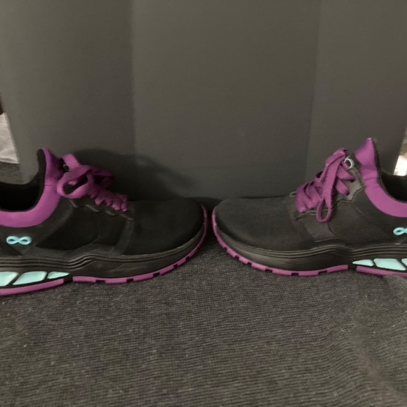 Womens sneakers size 5 - Picture 2 of 4